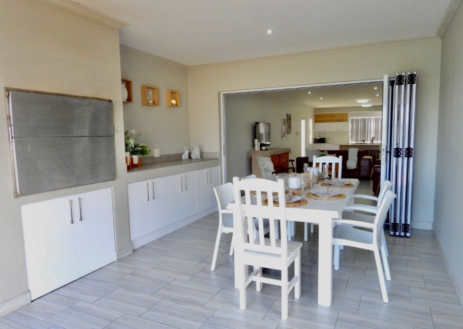To Let 3 Bedroom Property for Rent in Aston Bay Eastern Cape